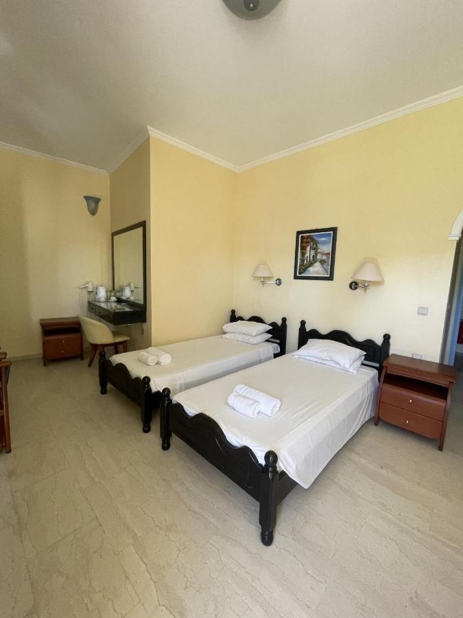 Christina Hotel Mesongi Luaran gambar