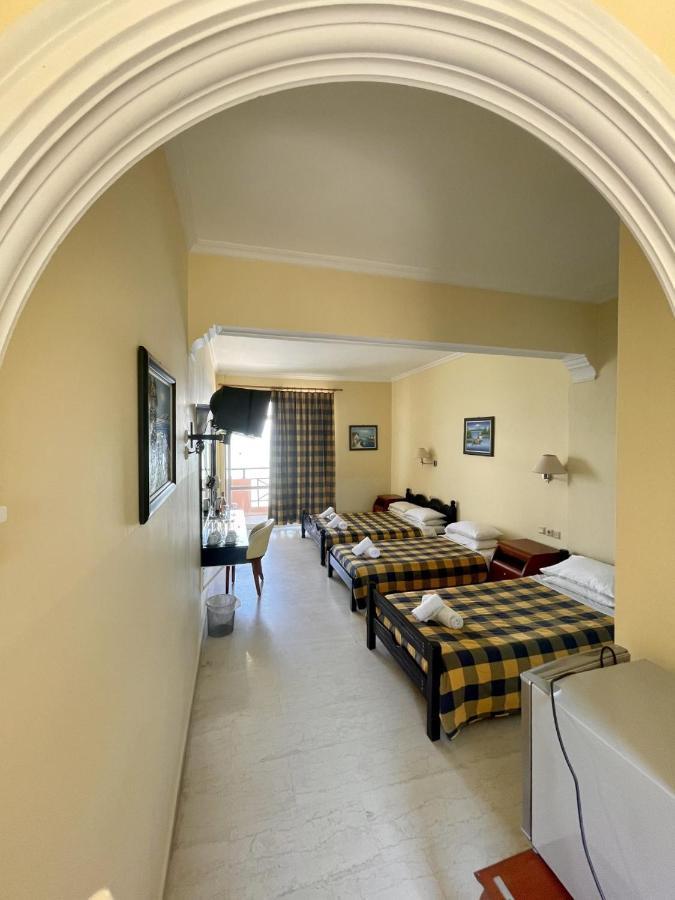Christina Hotel Mesongi Luaran gambar